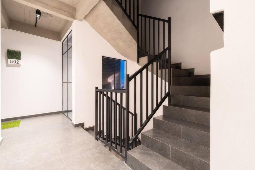 P402 Private Balcony 3bdrm 2bth Ac Rooftop