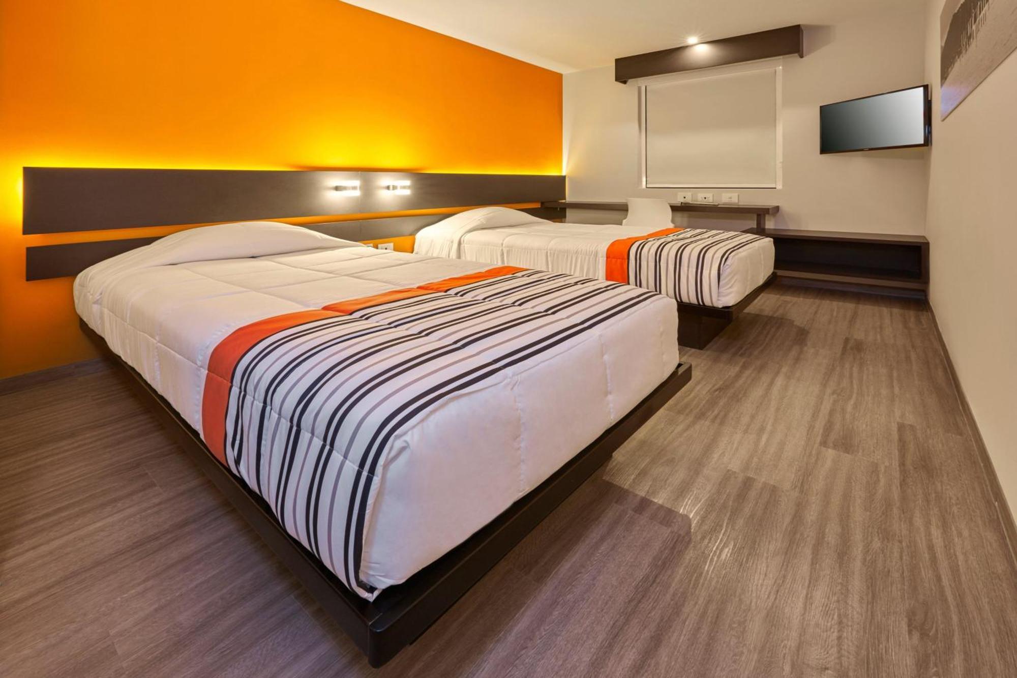 Express Junior By Marriott Ciudad De Sullivan Hotel
