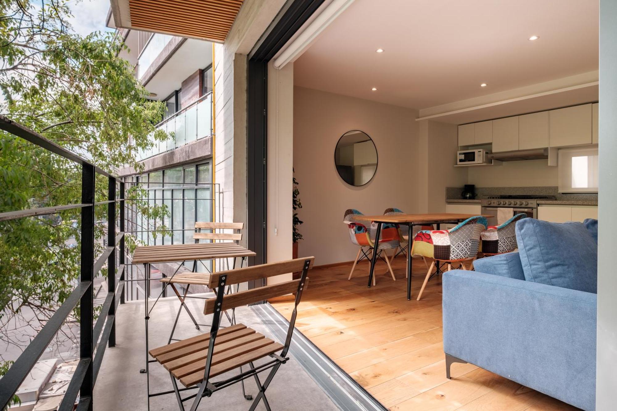 Modern La Condesa Pet Friendly Apartment