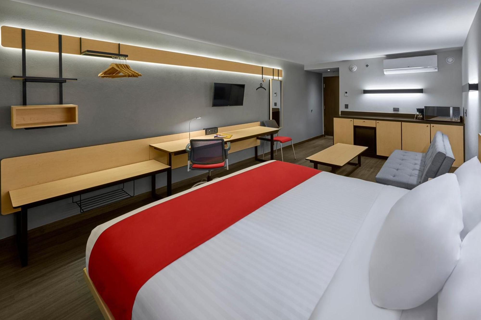 Hotel City Express By Marriott La Raza