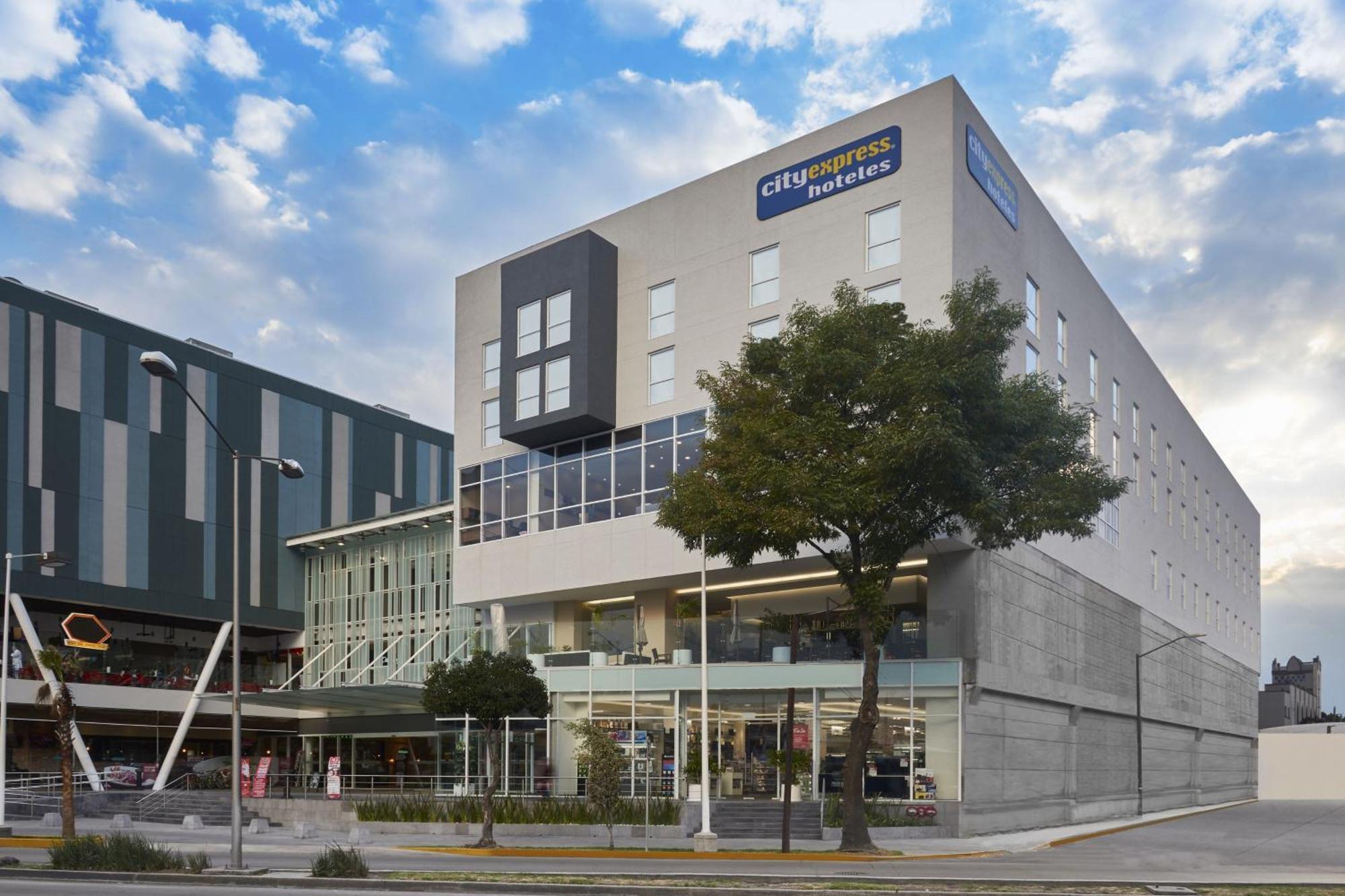 Hotel City Express By Marriott La Raza