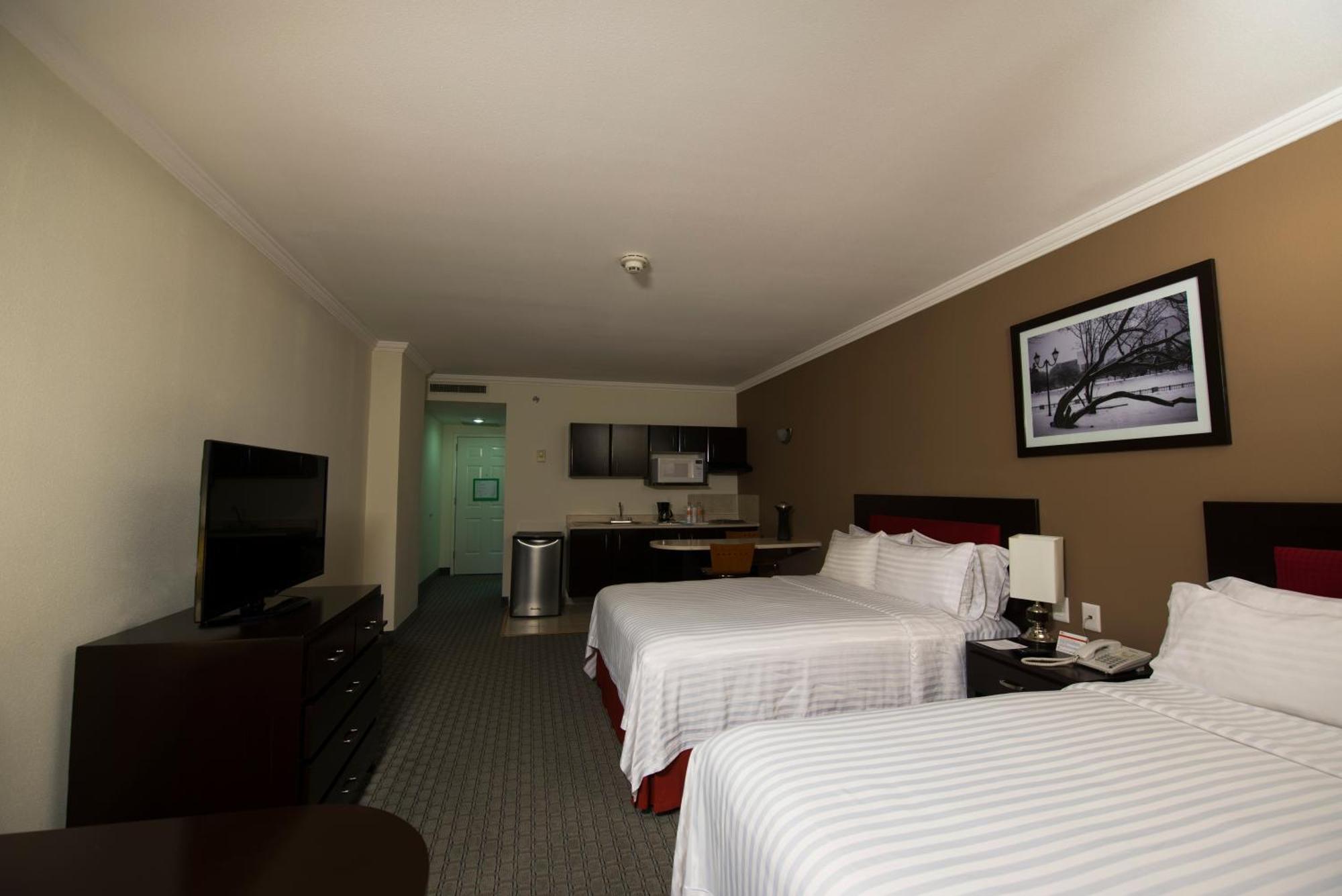 Hotel Ramada By Wyndham Ciudad De Perinorte 3*