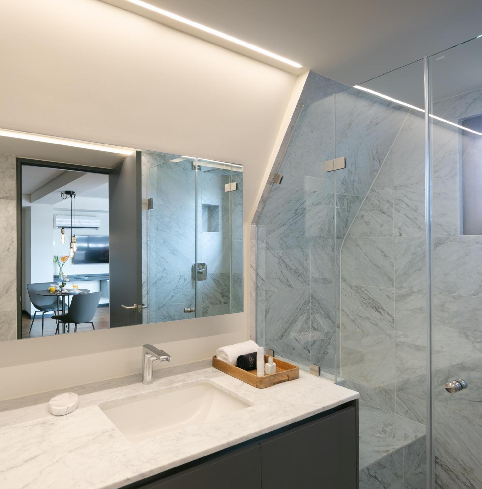 Amberes 64, Ascend Collection