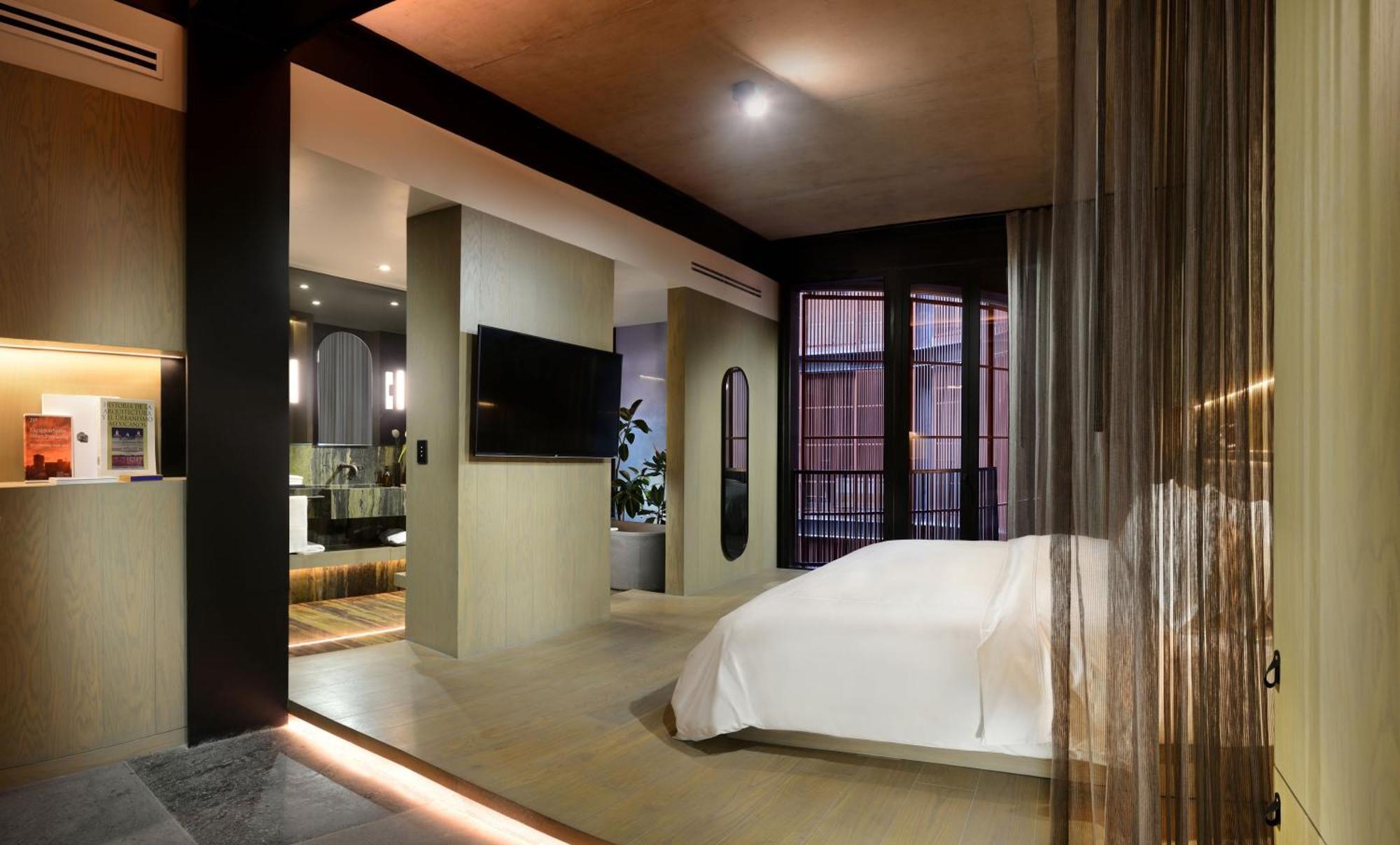 Volga 5* Mexico City