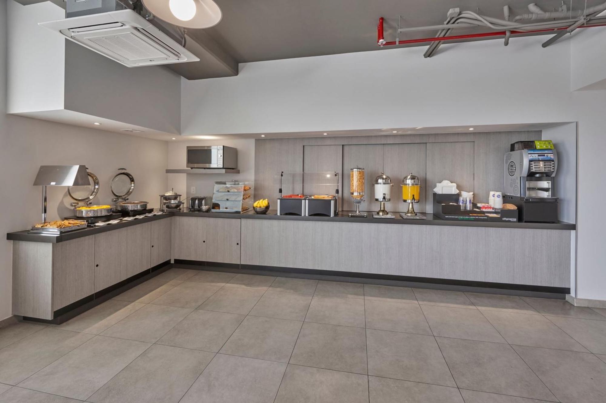 Hotel Express Junior By Marriott Ciudad De Sullivan Mexico City