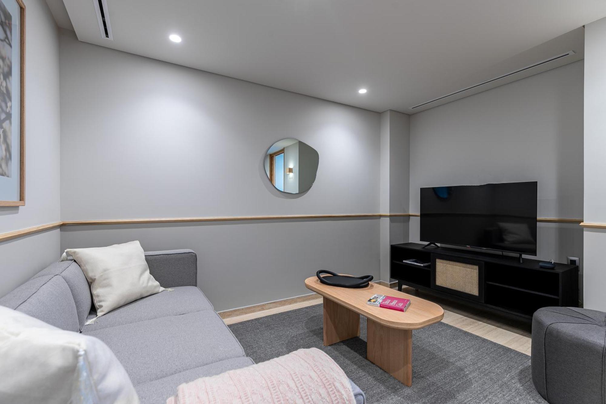 Uliv Antara Apartment *