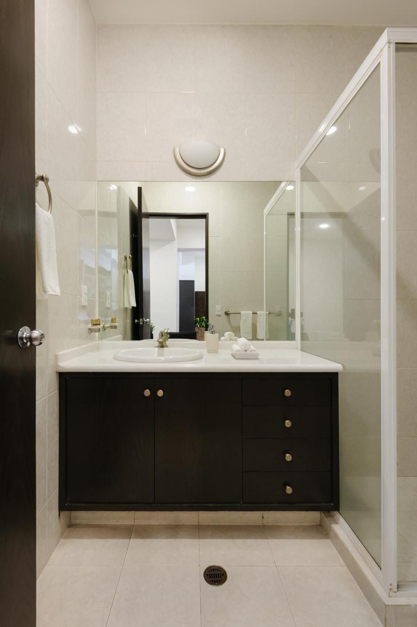 New! Stunning Garden House 2 Bdr *
