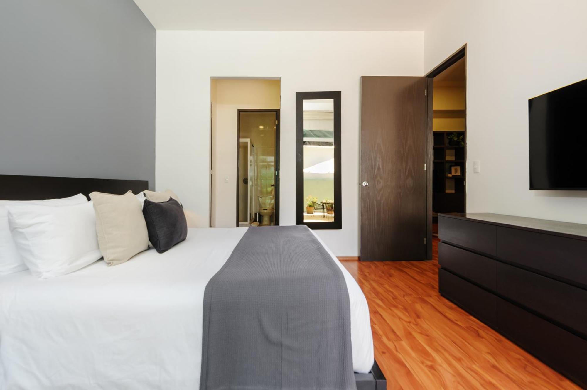 New! Stunning Garden House 2 Bdr Apartment