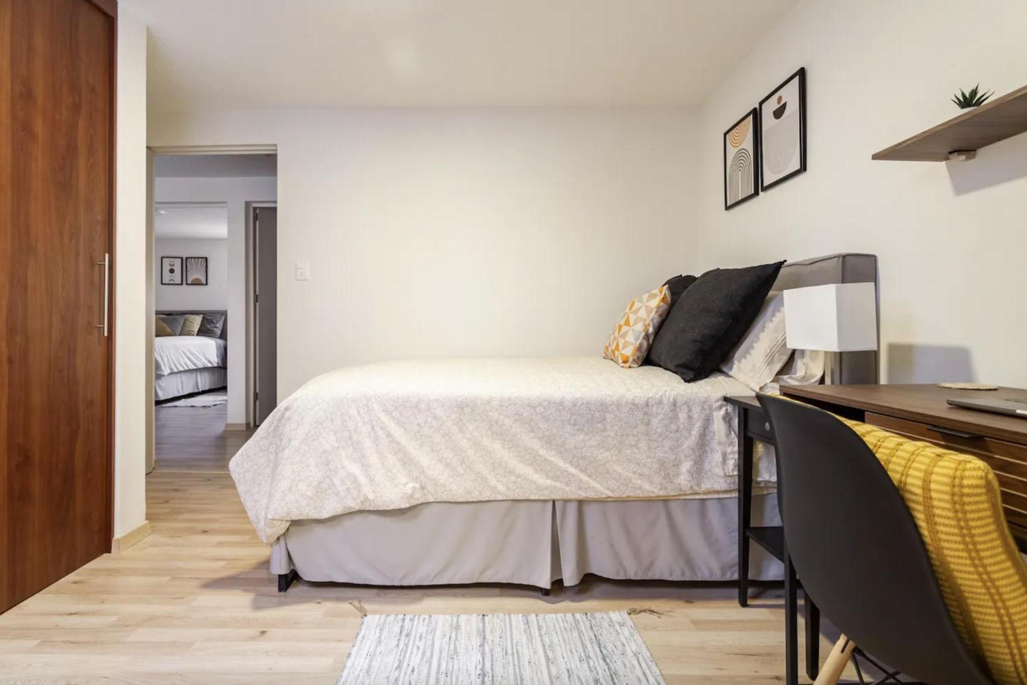 Bedroom With Private Bathroom In Roma Norte In
