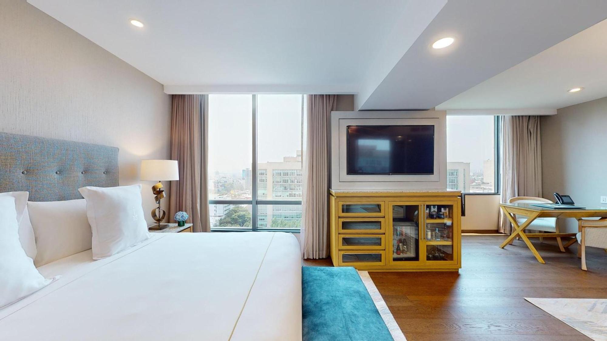 Marquis Skysuites Hotel 5*
