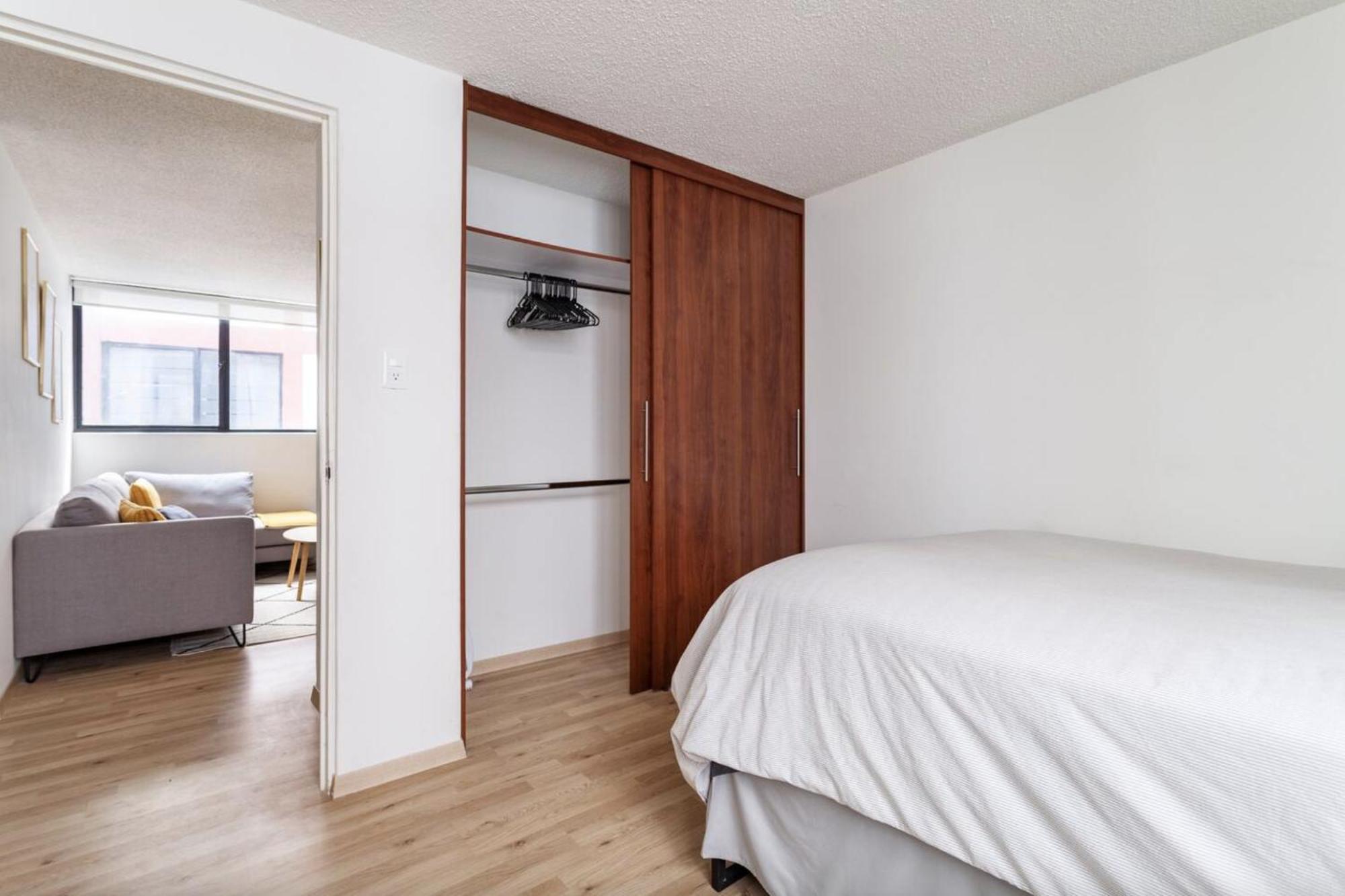 Private With Shared Bathroom In Roma Norte, Homestay Mexico City