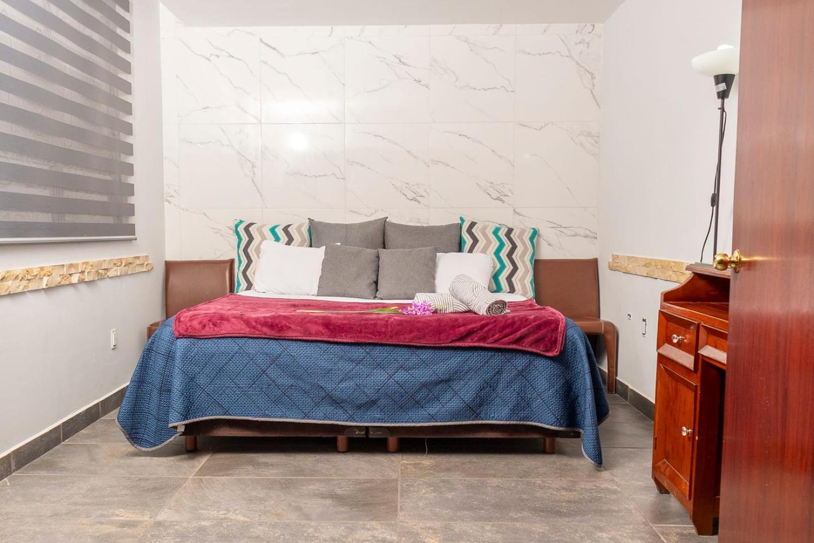Cozy In Del Valle Great Location Near Wtc *