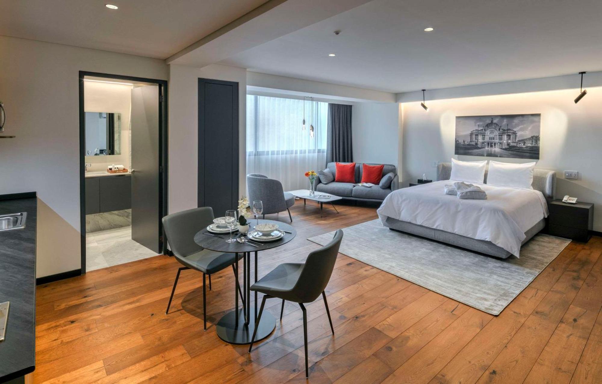 Amberes 64, Ascend Collection 4*