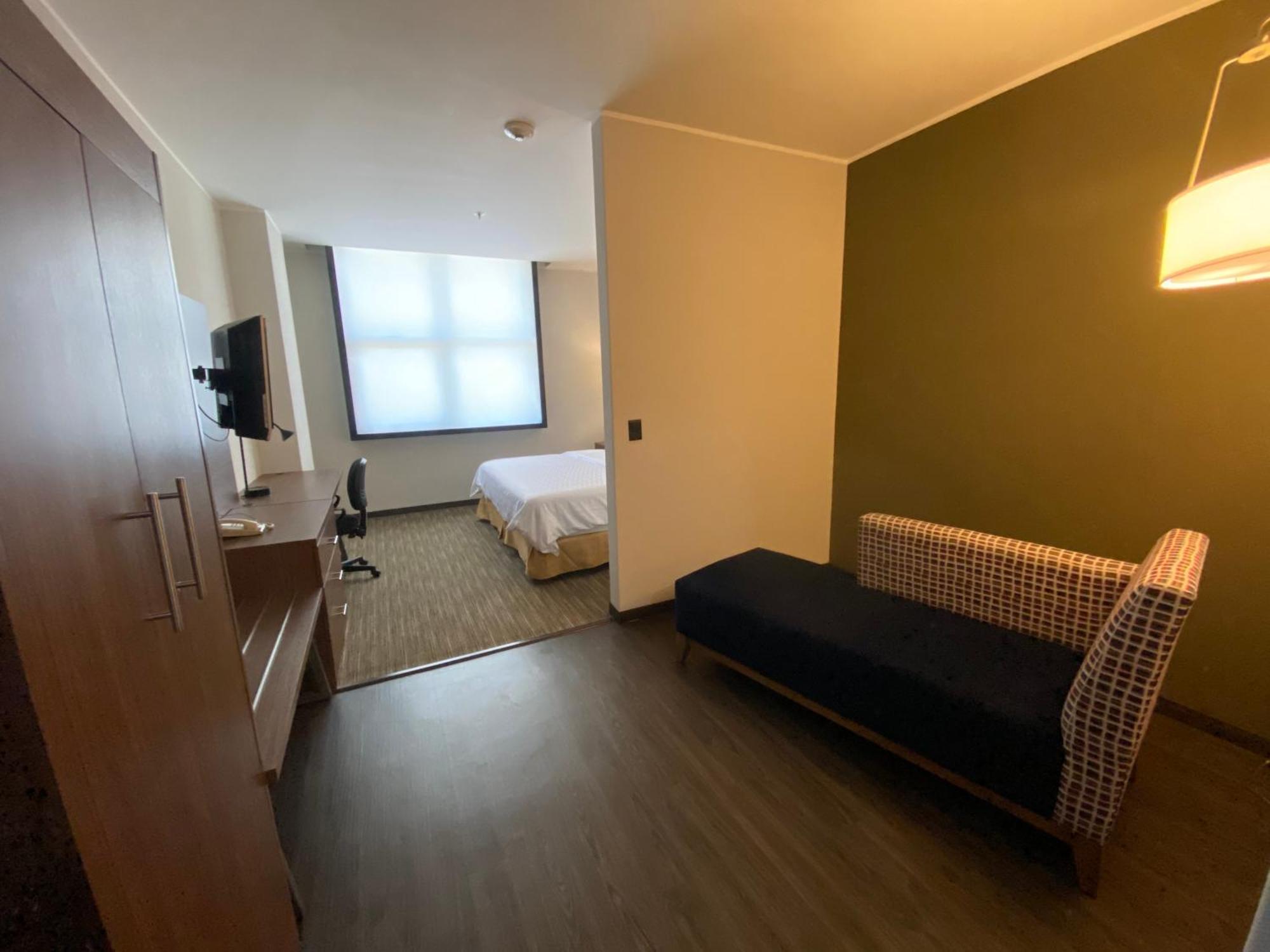 Hotel Express Santa Fe By Ihg