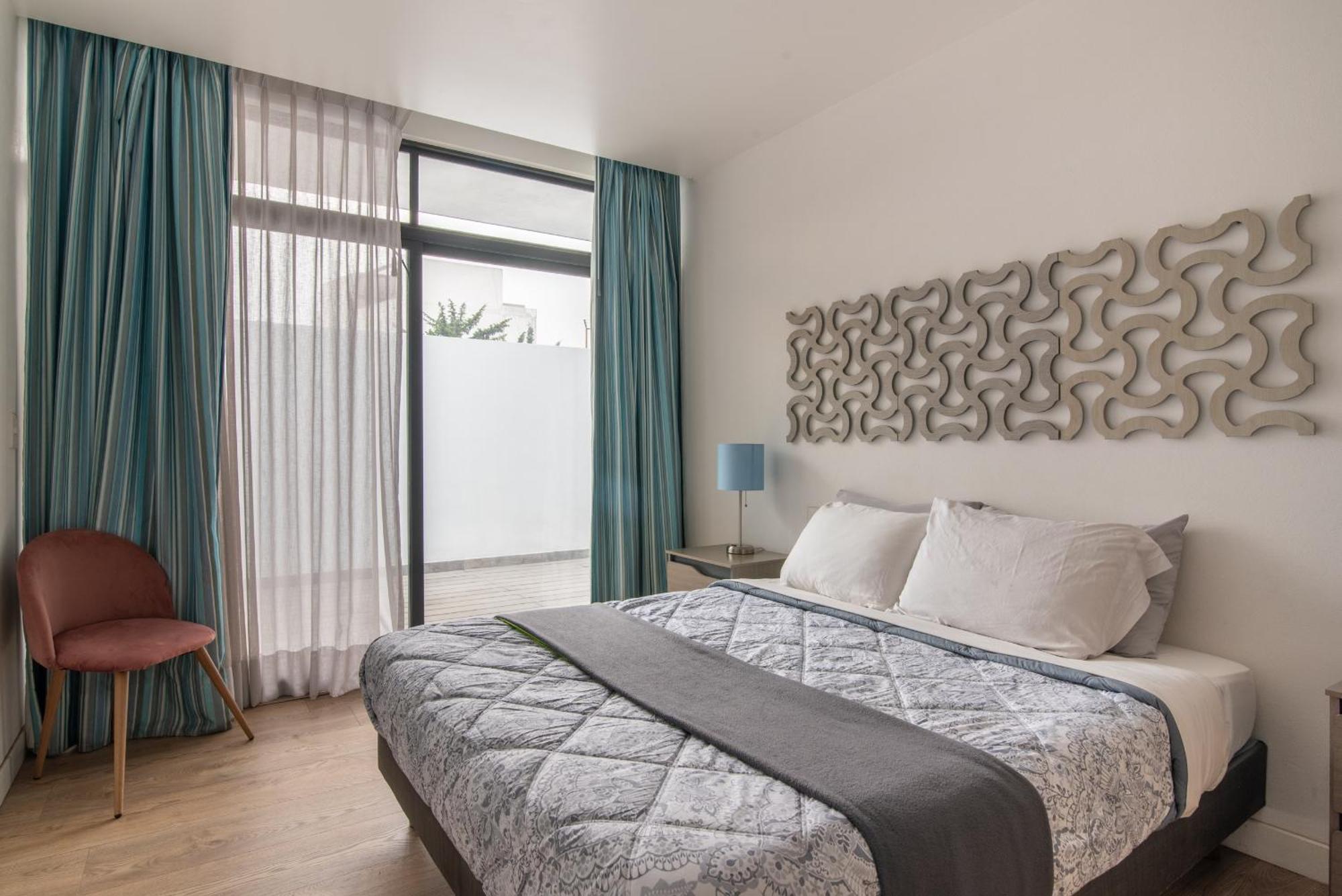 Spacious Urban Retreatwork & Play In *