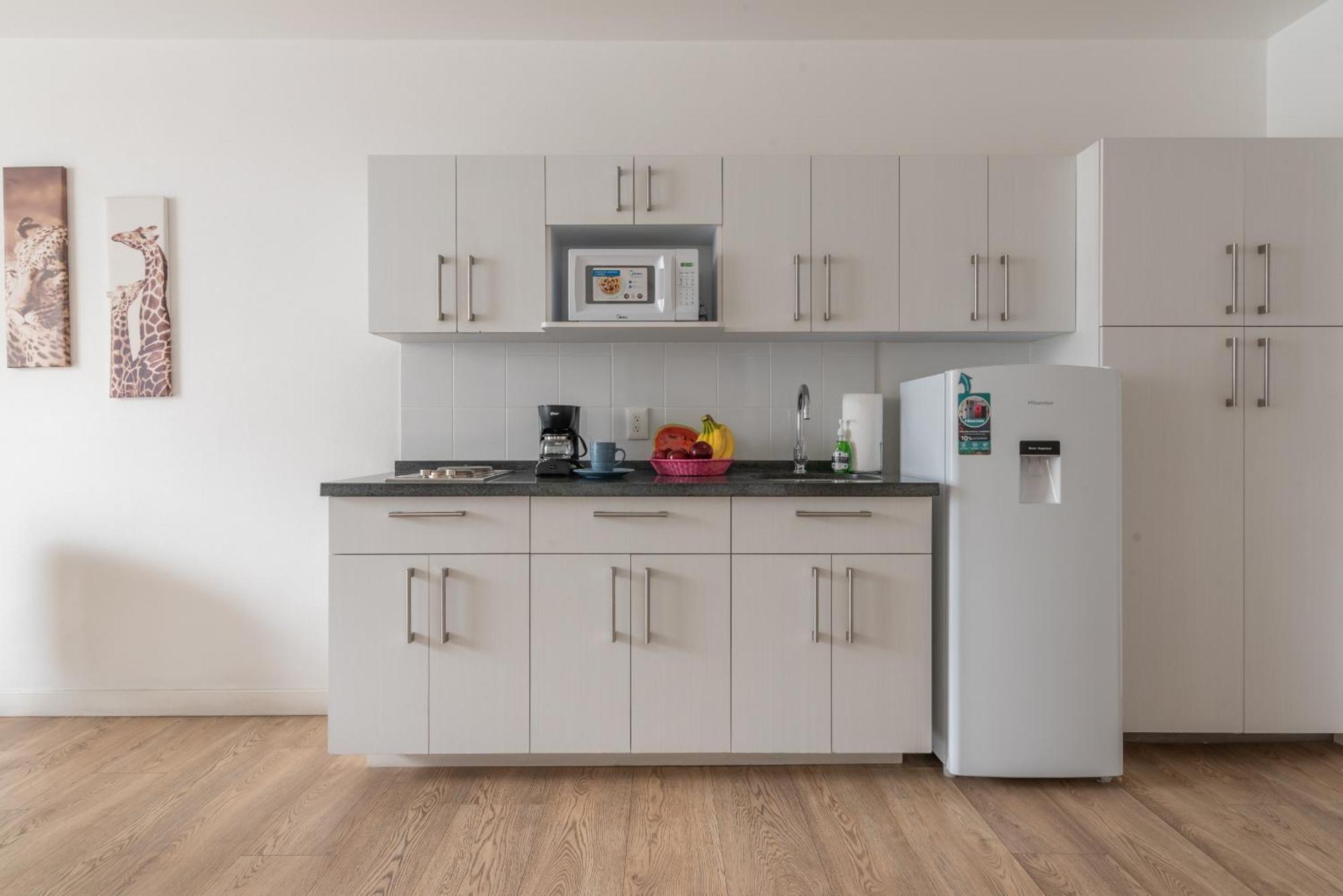 Spacious Urban Retreatwork & Play In Apartment *