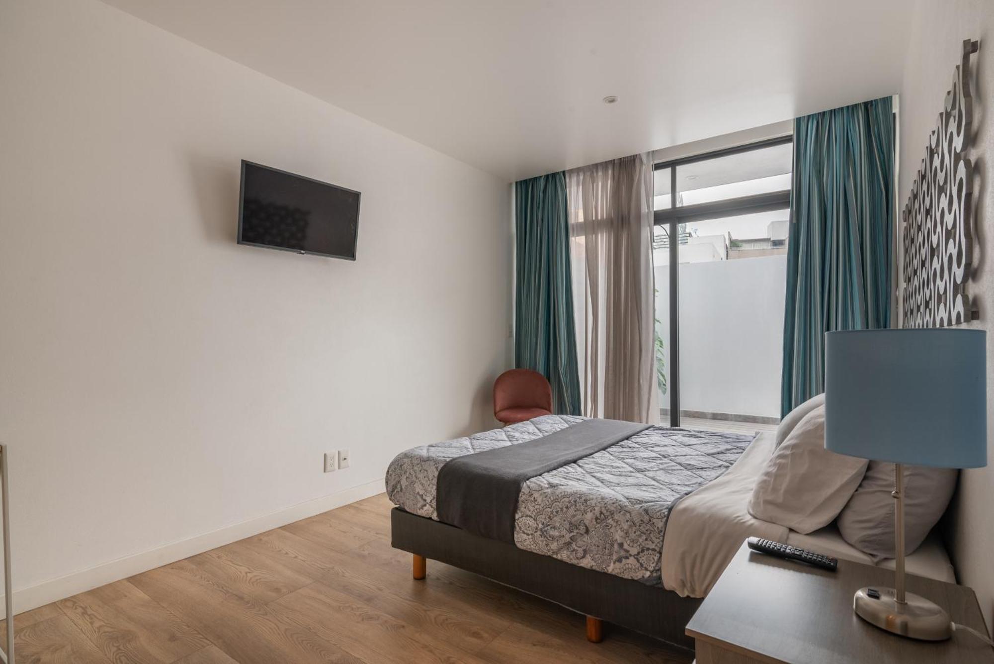 Apartment Spacious Urban Retreatwork & Play In *