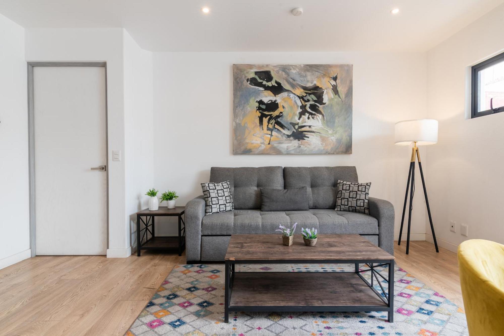Spacious Urban Retreatwork & Play In Apartment Mexico City