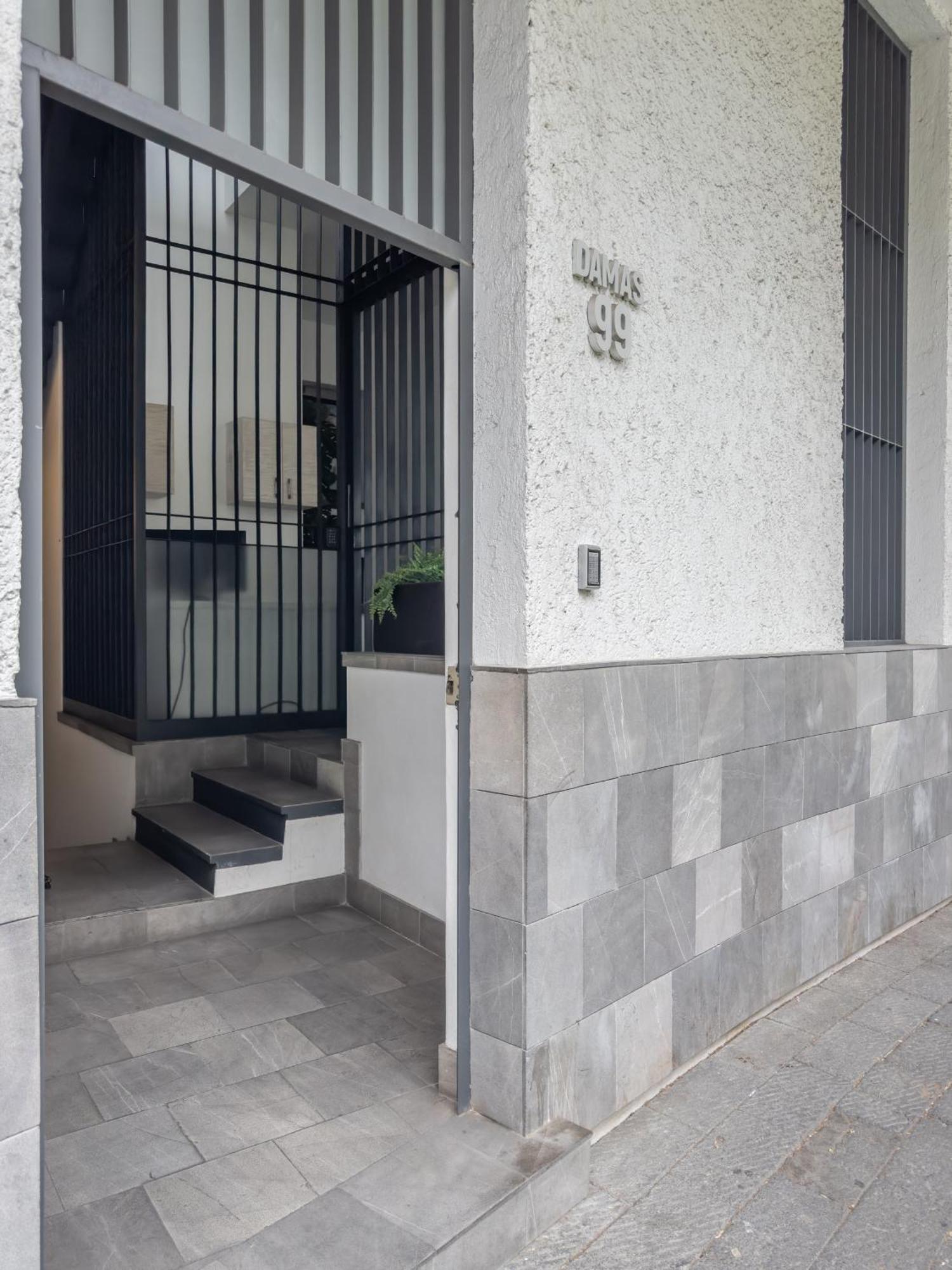 Spacious Urban Retreatwork & Play In Apartment *