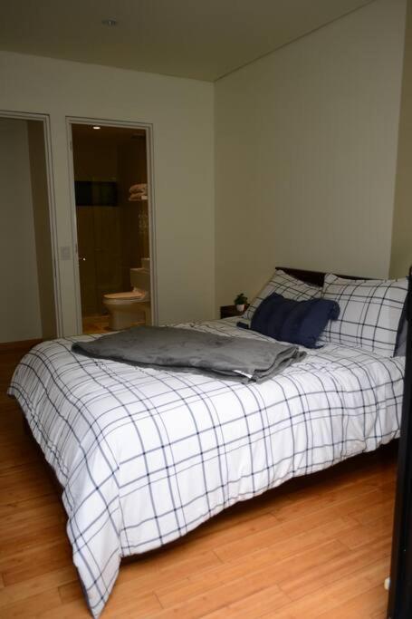 2br Haven In Napoles With Massive Terrace