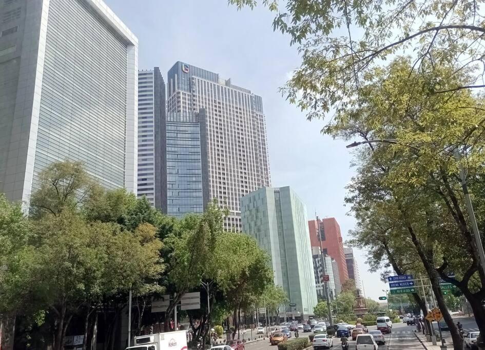 Por Reforma 222 Y Bolsa Mexicana Valores México DF