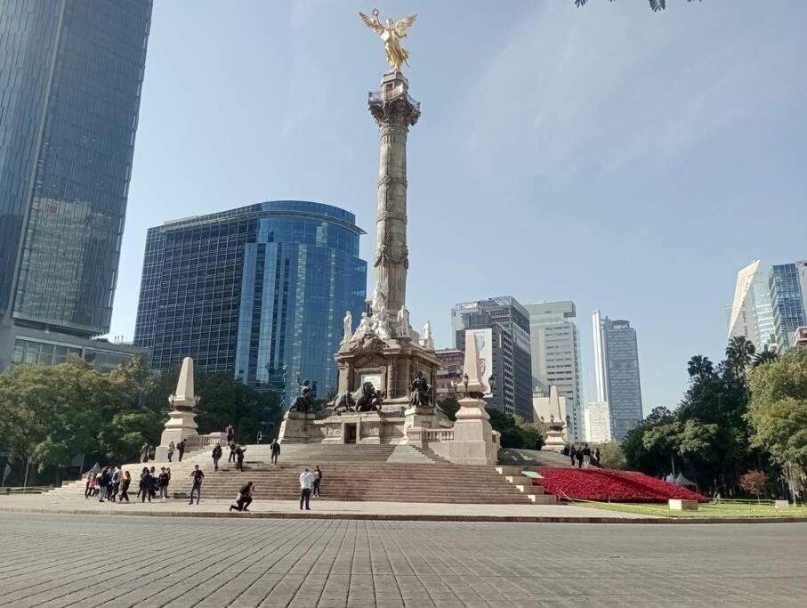Por Reforma 222 Y Bolsa Mexicana Valores
