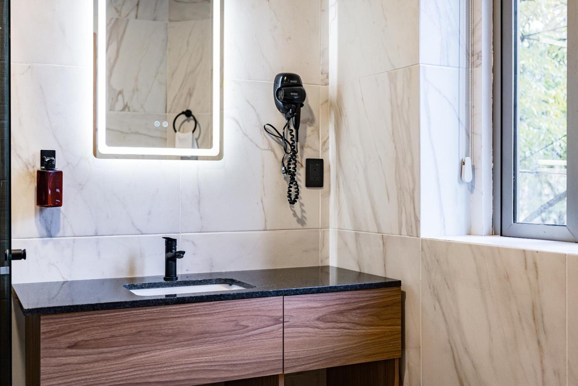 The Boutique 187 By Vh *