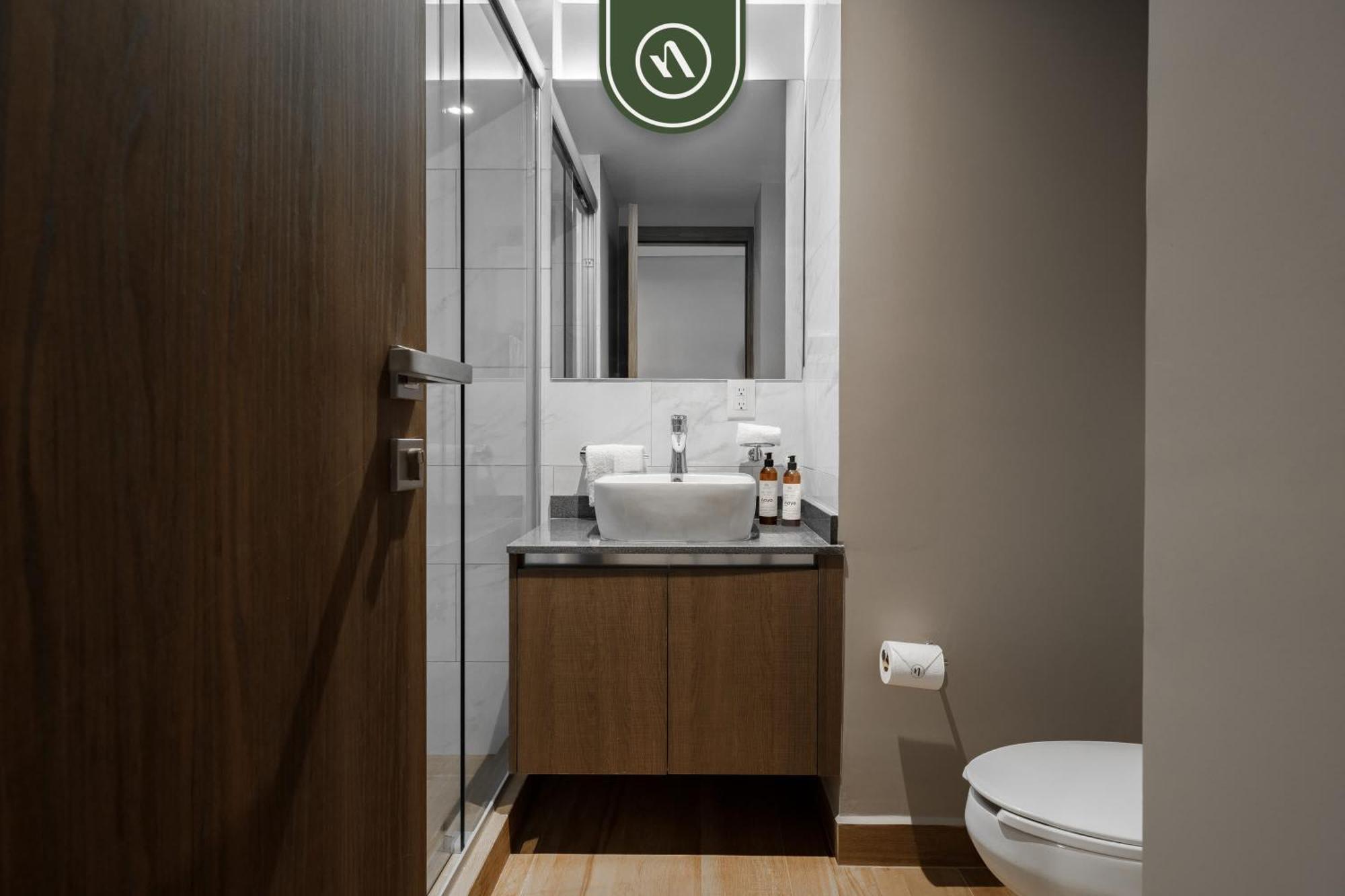 With Amazing View - Great Location - Pool Apartment