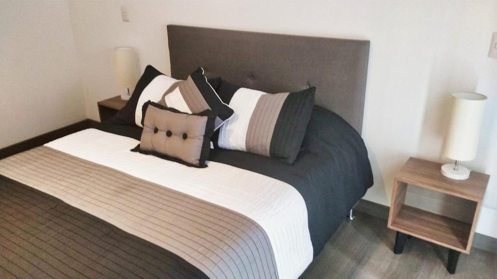 Great Location, High Speed Wifi, Beautiful 1br Apartment