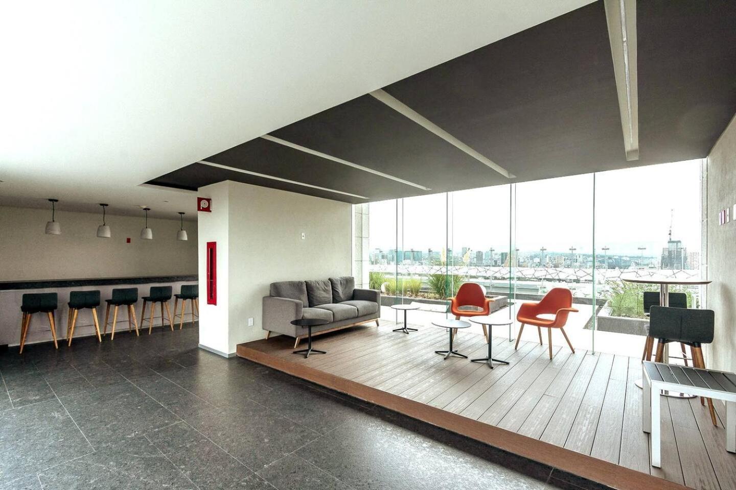 Alluring Views, Luxuriously Appointed In Polanco