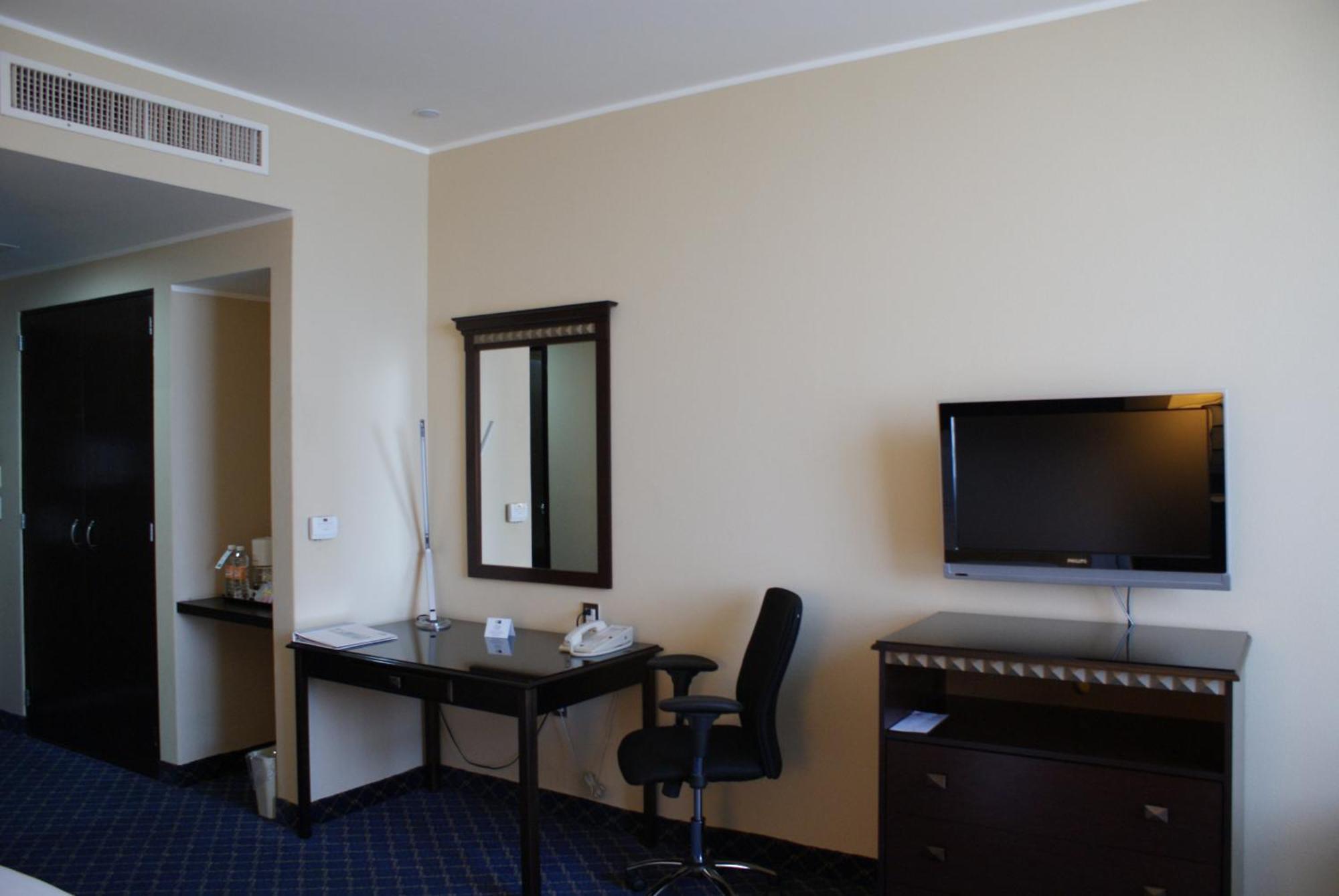 Hotel Express Santa Fe By Ihg 4*
