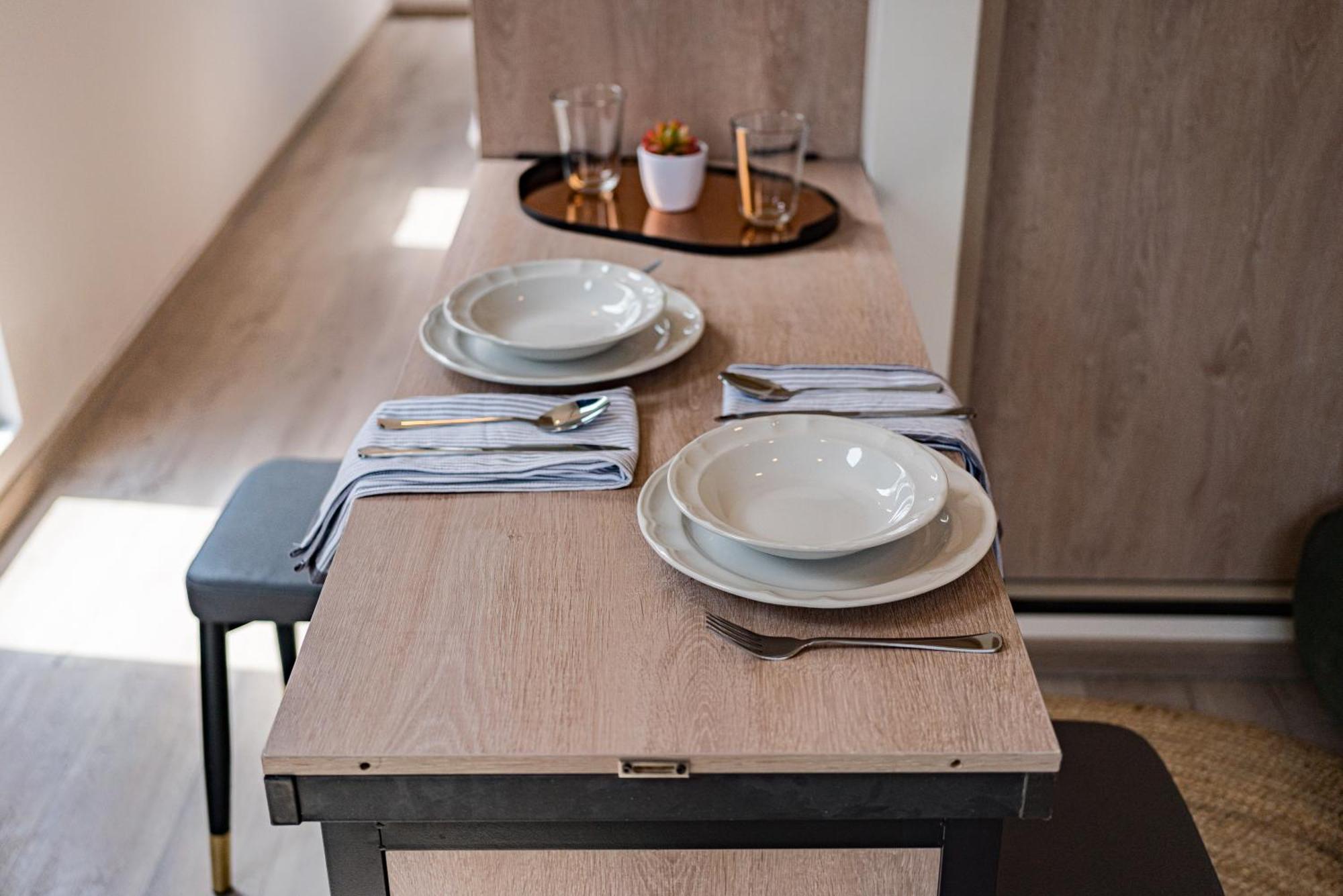 Apartment Tiny Desk By Vh *