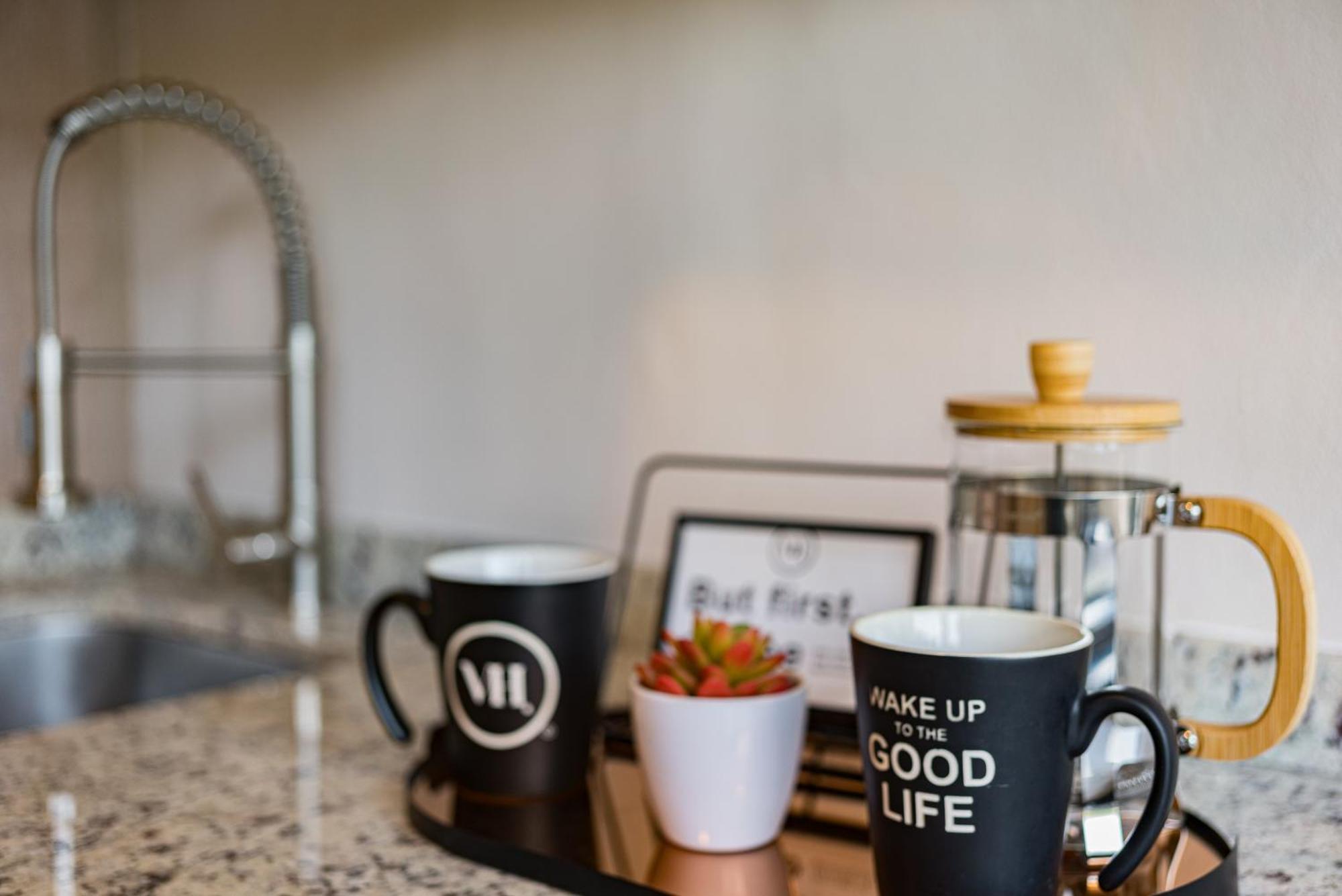 Tiny Desk By Vh Apartment *