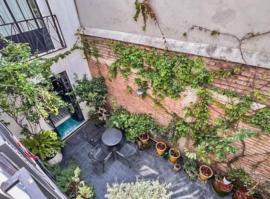 Art Oasis In The Heart Of Roma Holiday home *