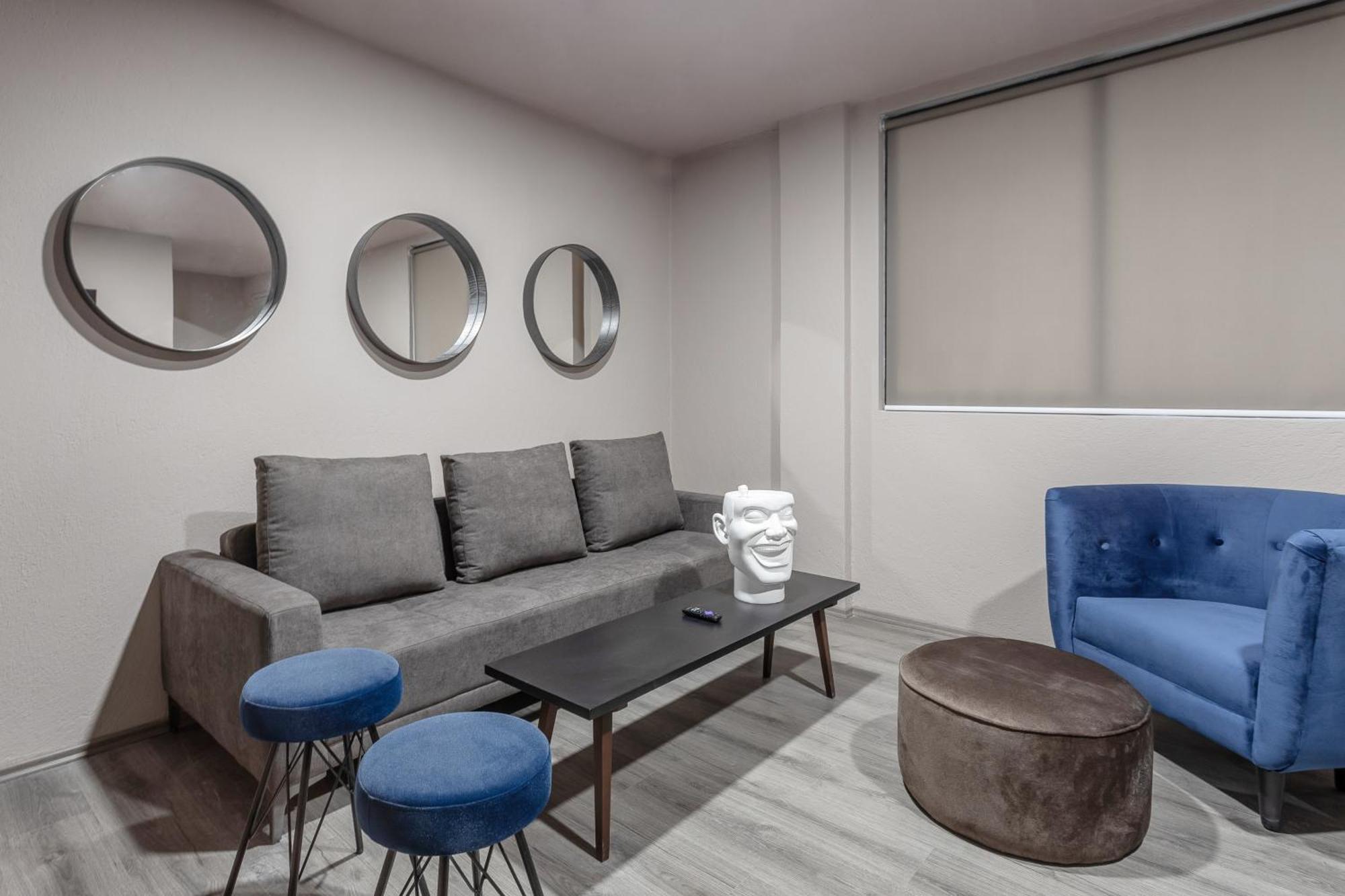 Connected In Roma - 3br- Fast Wifi- Laundry Apartment *