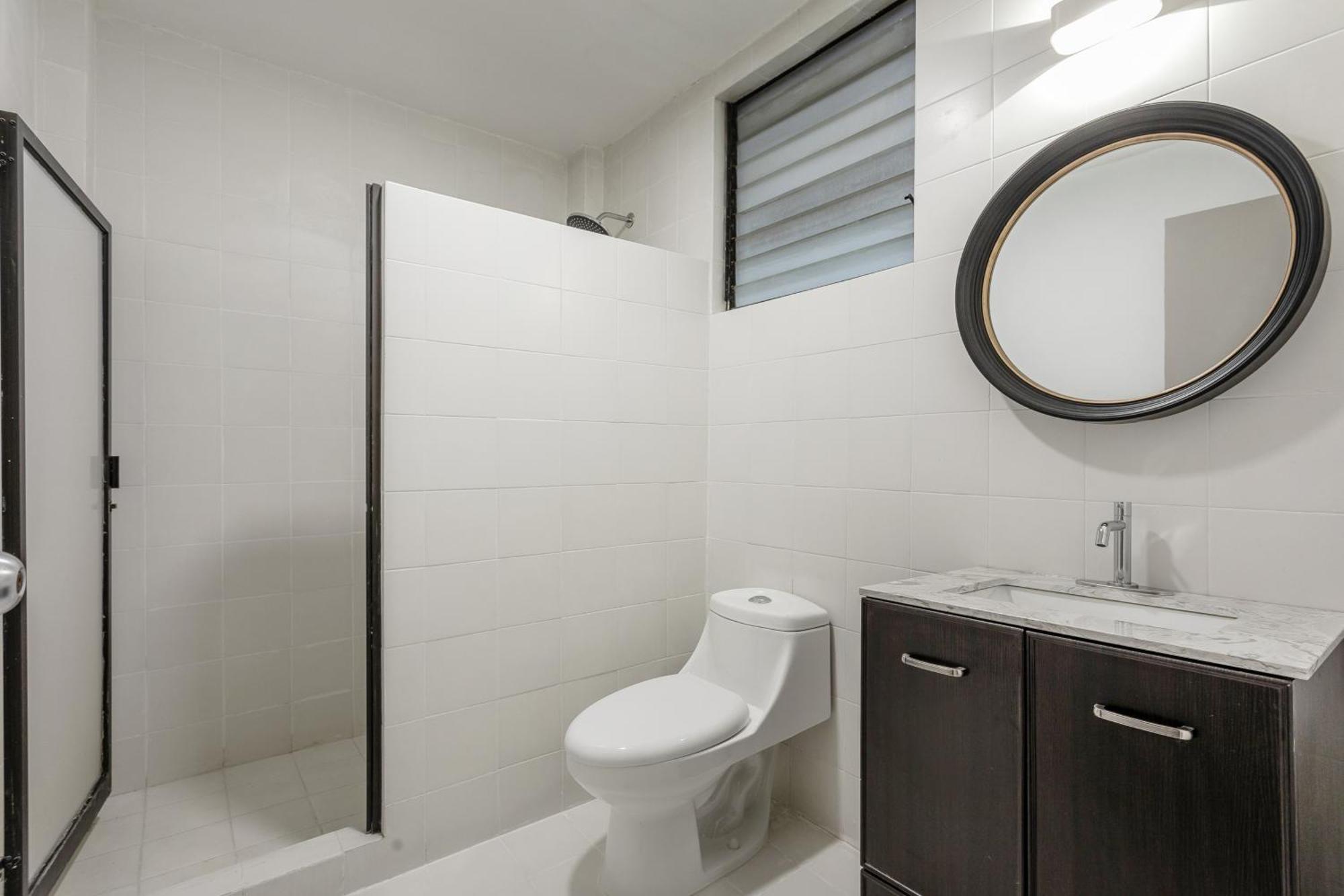 Connected In Roma - 3br- Fast Wifi- Laundry Apartment *