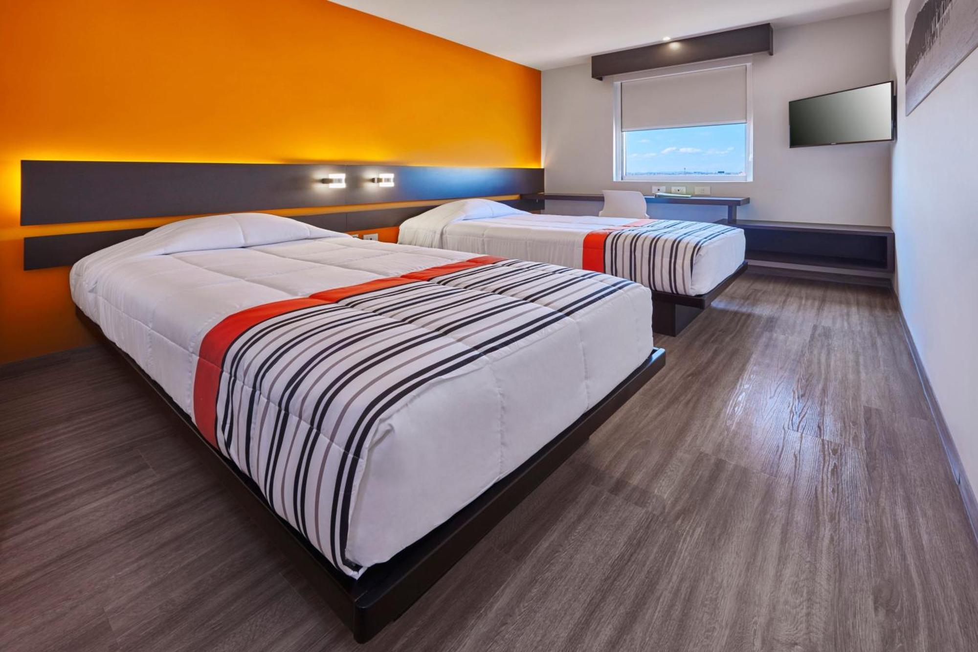 Express Junior By Marriott Ciudad De Sullivan Hotel 4*