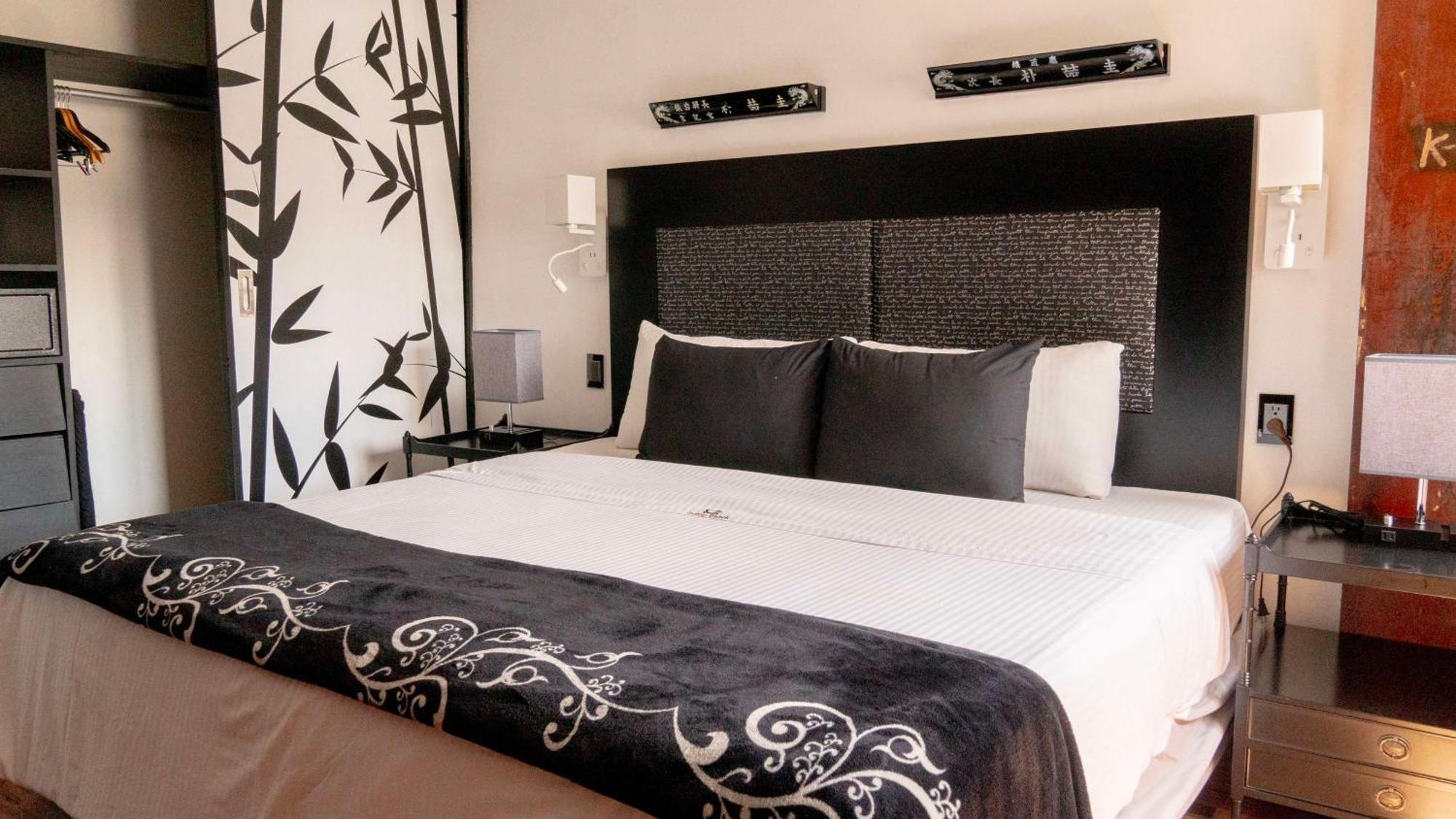 Black Boutique 4*
