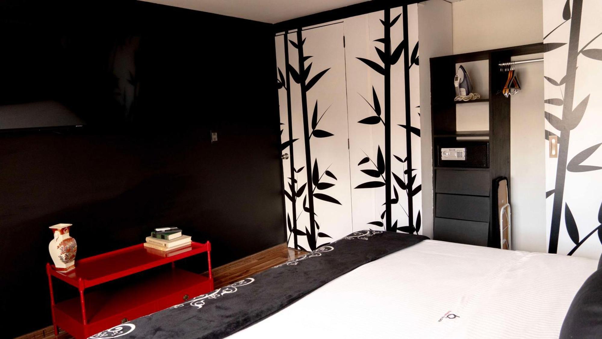 Black Boutique Hotel