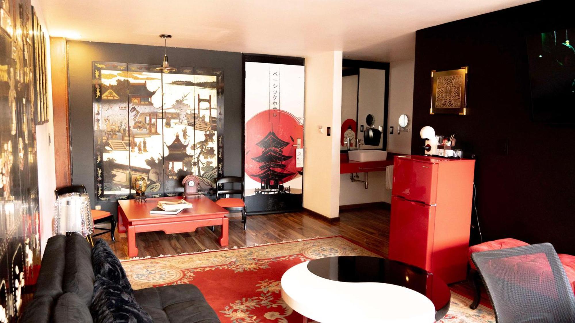 Black Boutique Hotel