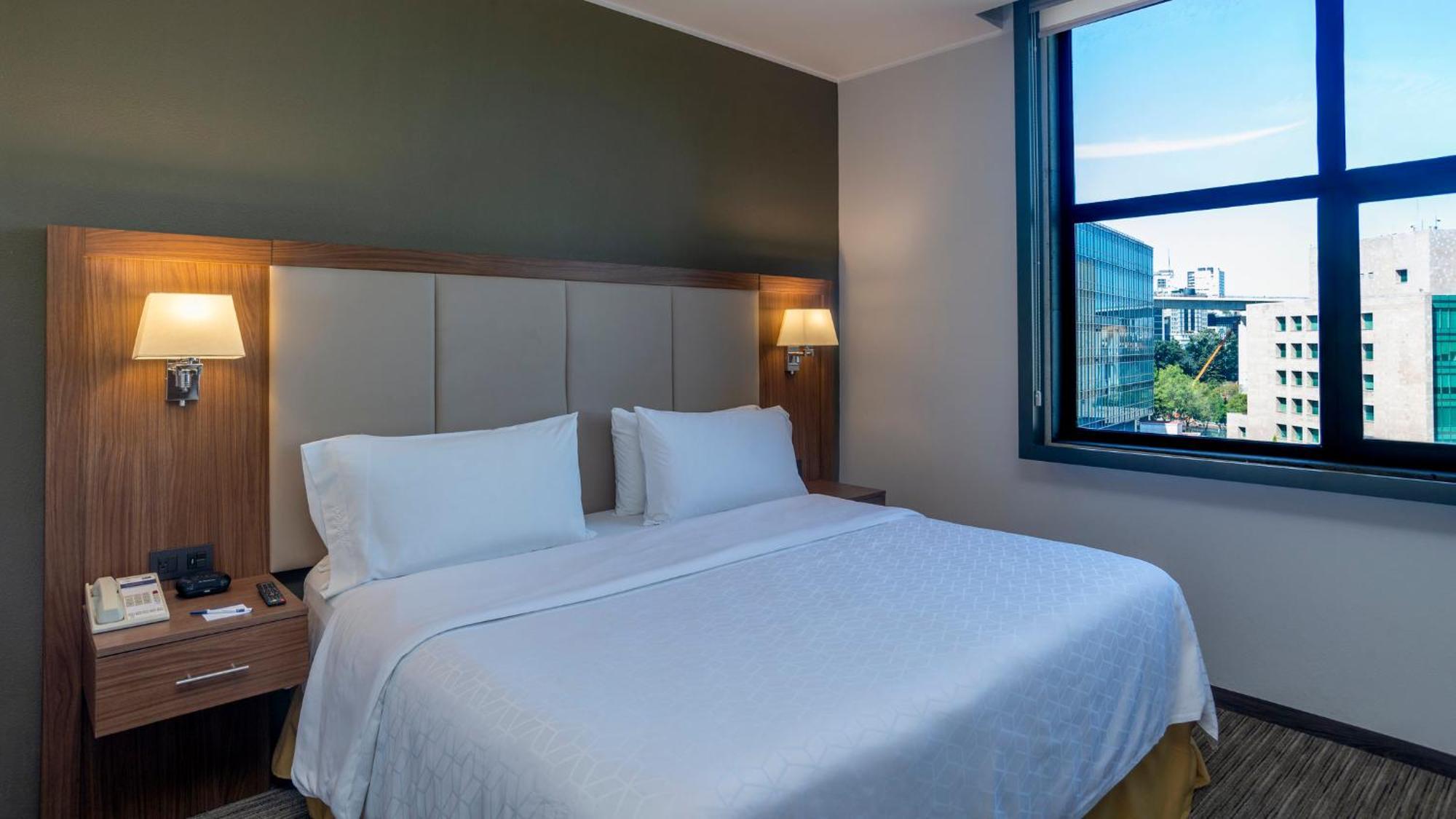 Hotel Express Santa Fe By Ihg Mexico City