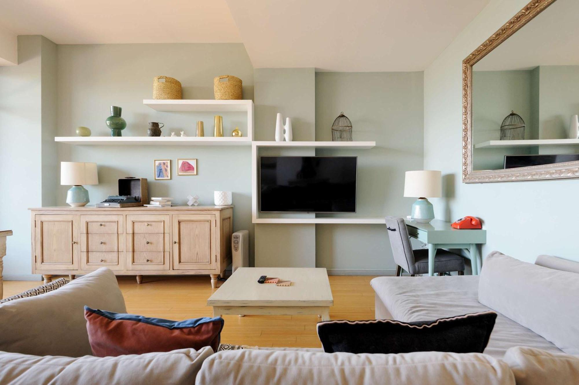 Impressive 2 Bedroom With View Apartment *