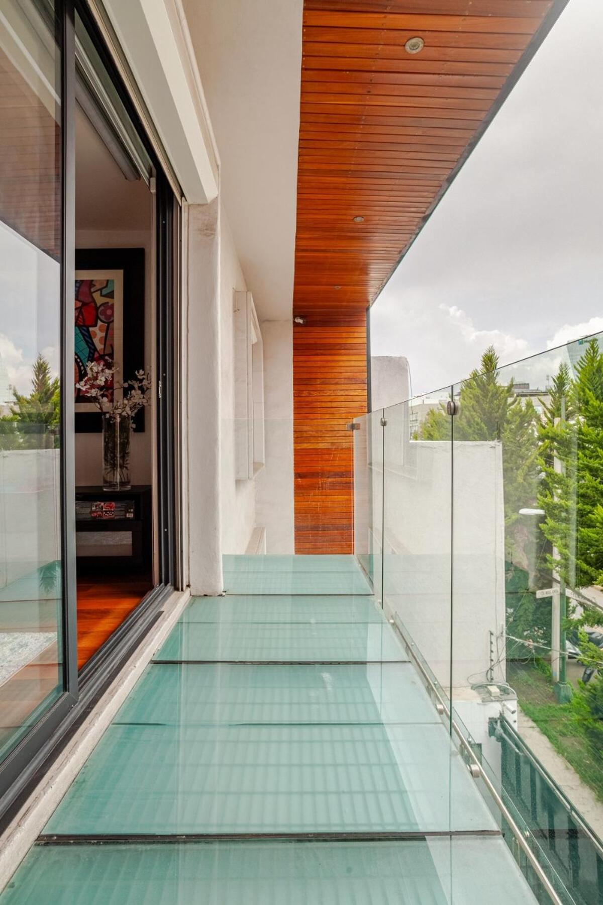 Luxury House With Terraces And Jacuzzi