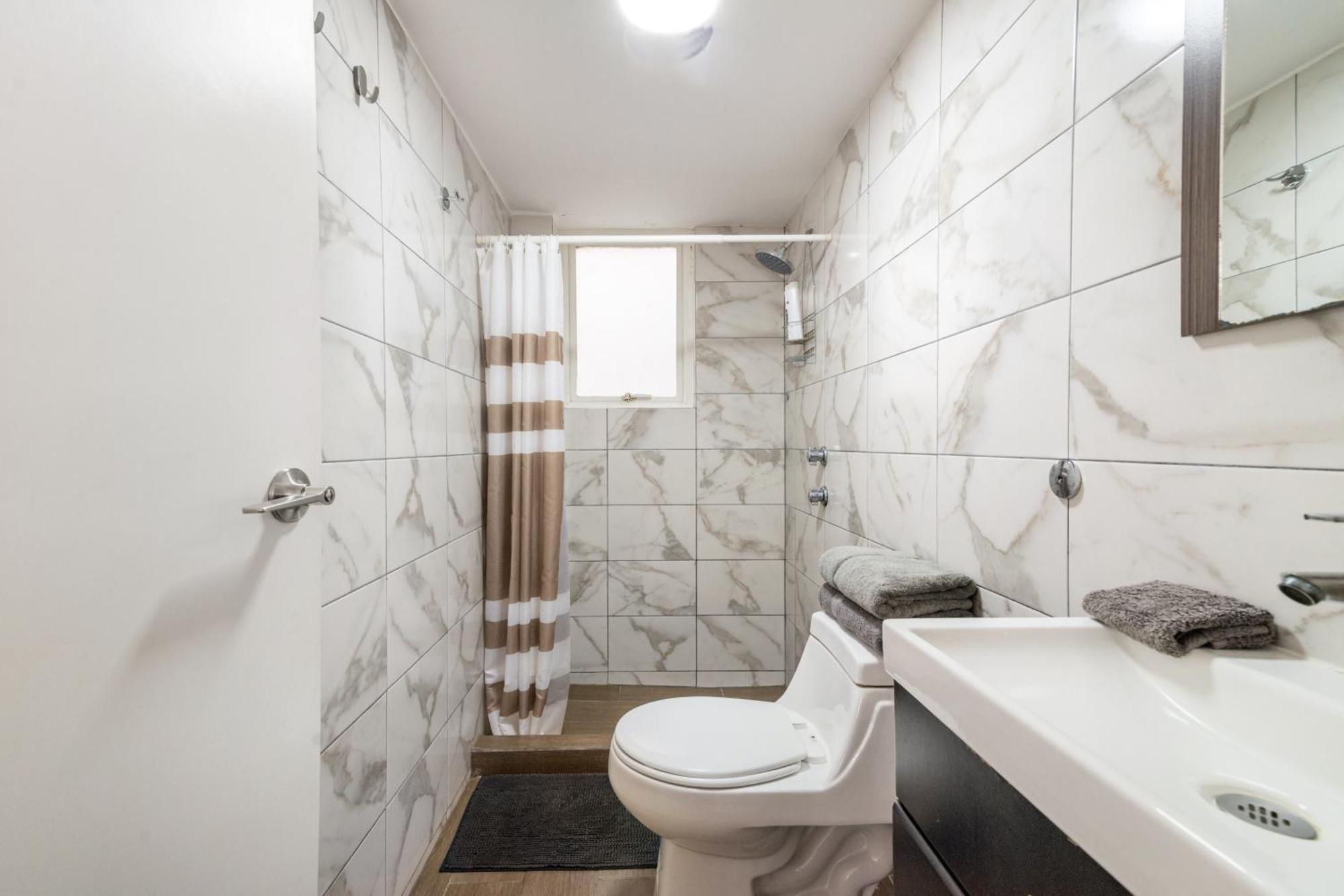 T301 - 1 Bedroom - 1 Bth *