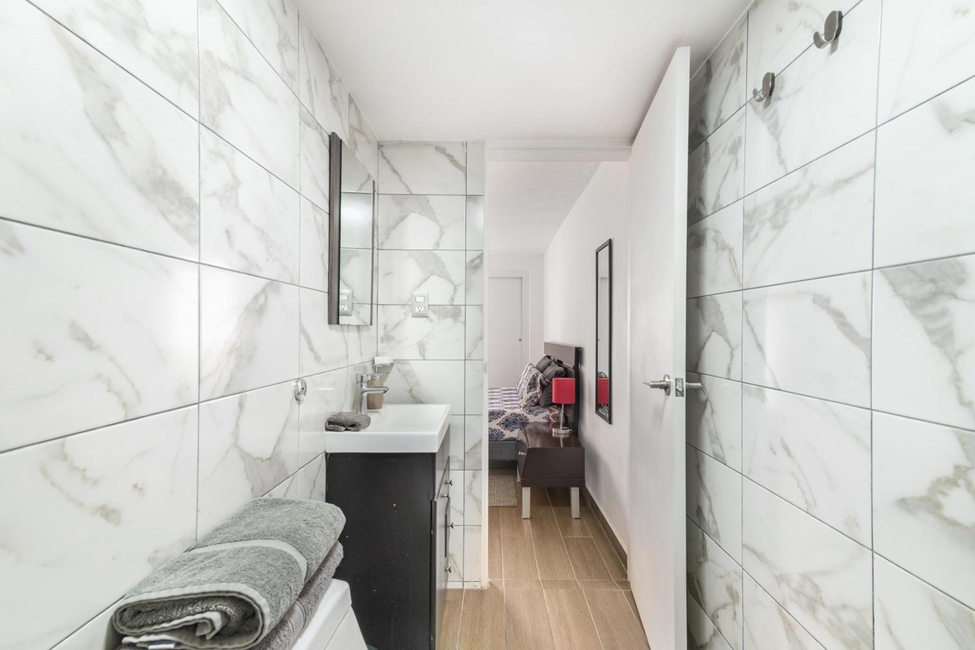 T301 - 1 Bedroom - 1 Bth *