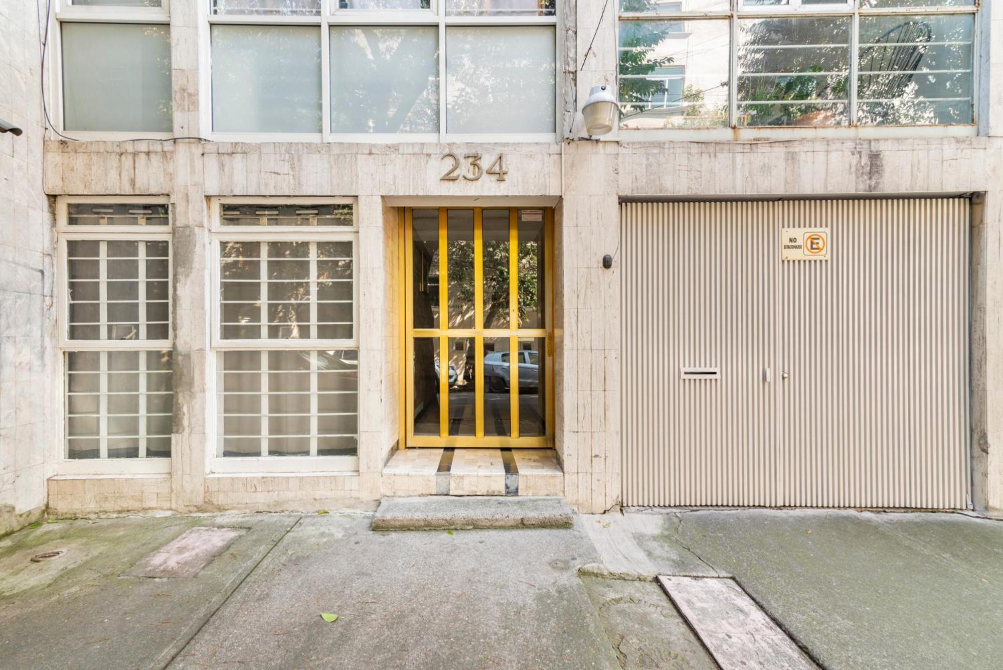 T304 - 1br - 1bth Apartment