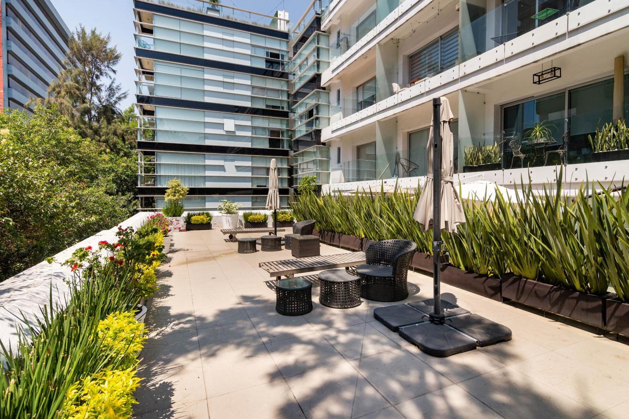 Apartment S1602 *