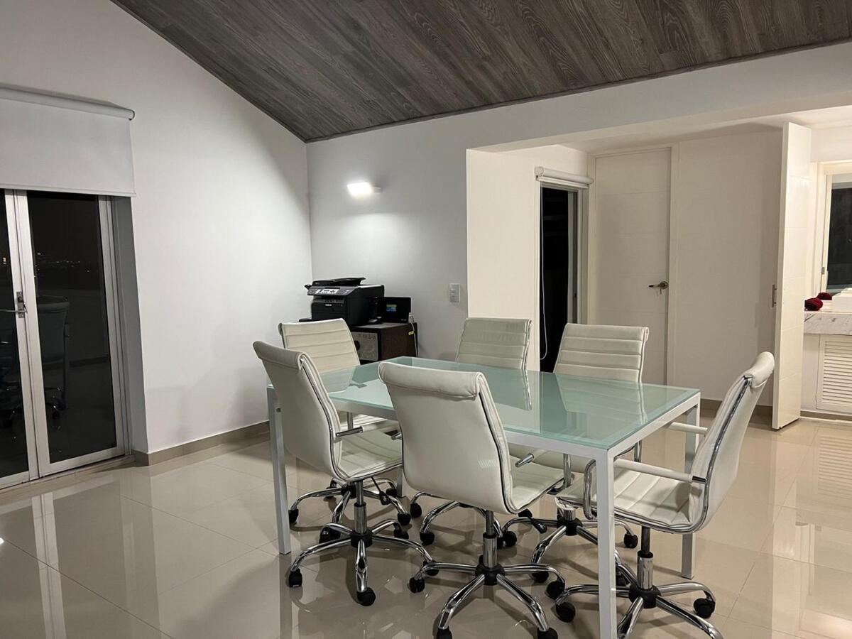 Apartment Spectacular Ph With Office In Front Of Perisur *