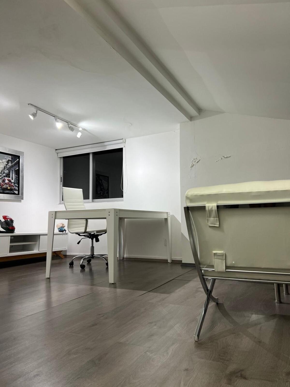 Apartment Spectacular Ph With Office In Front Of Perisur