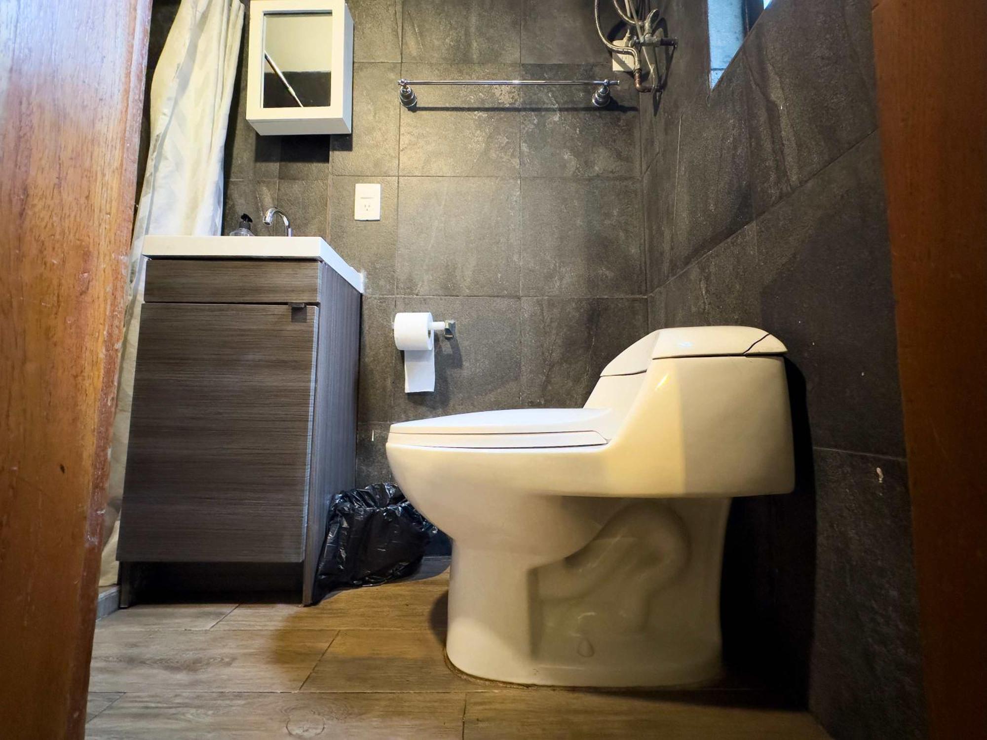 Excellent Location Wide House 5 Bedroom Roma Sur Сasa de vacaciones